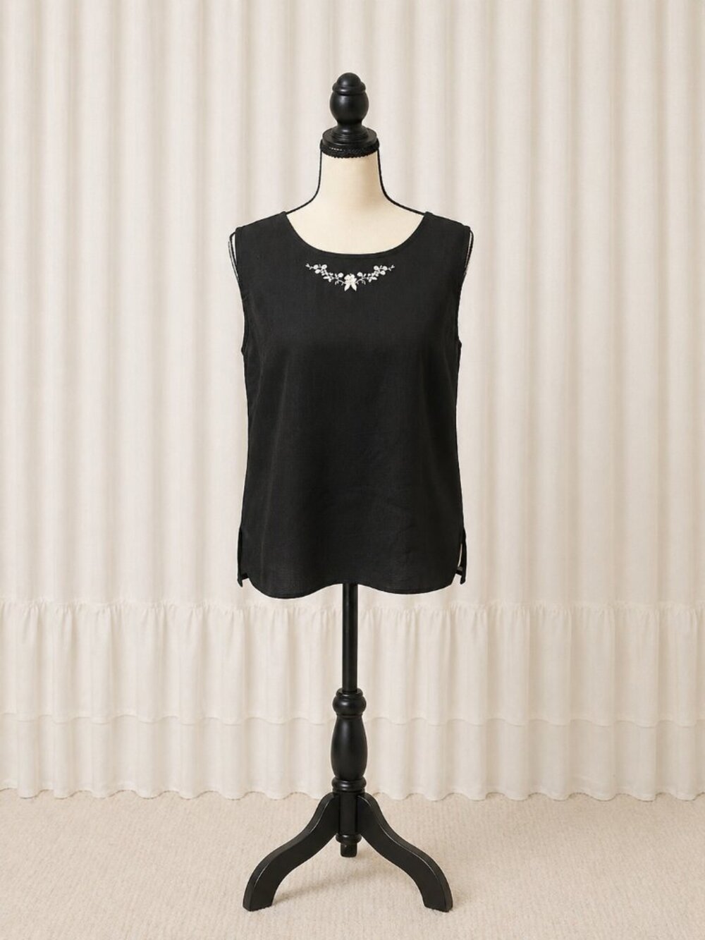 Black Tank Top White Floral Neckline Sleeveless Blouse Size M